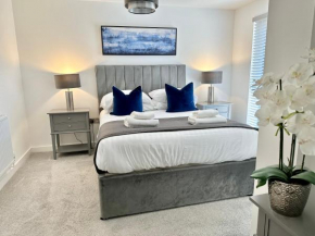 Icona Luxury Apartment - Minster Views & Allocated parking